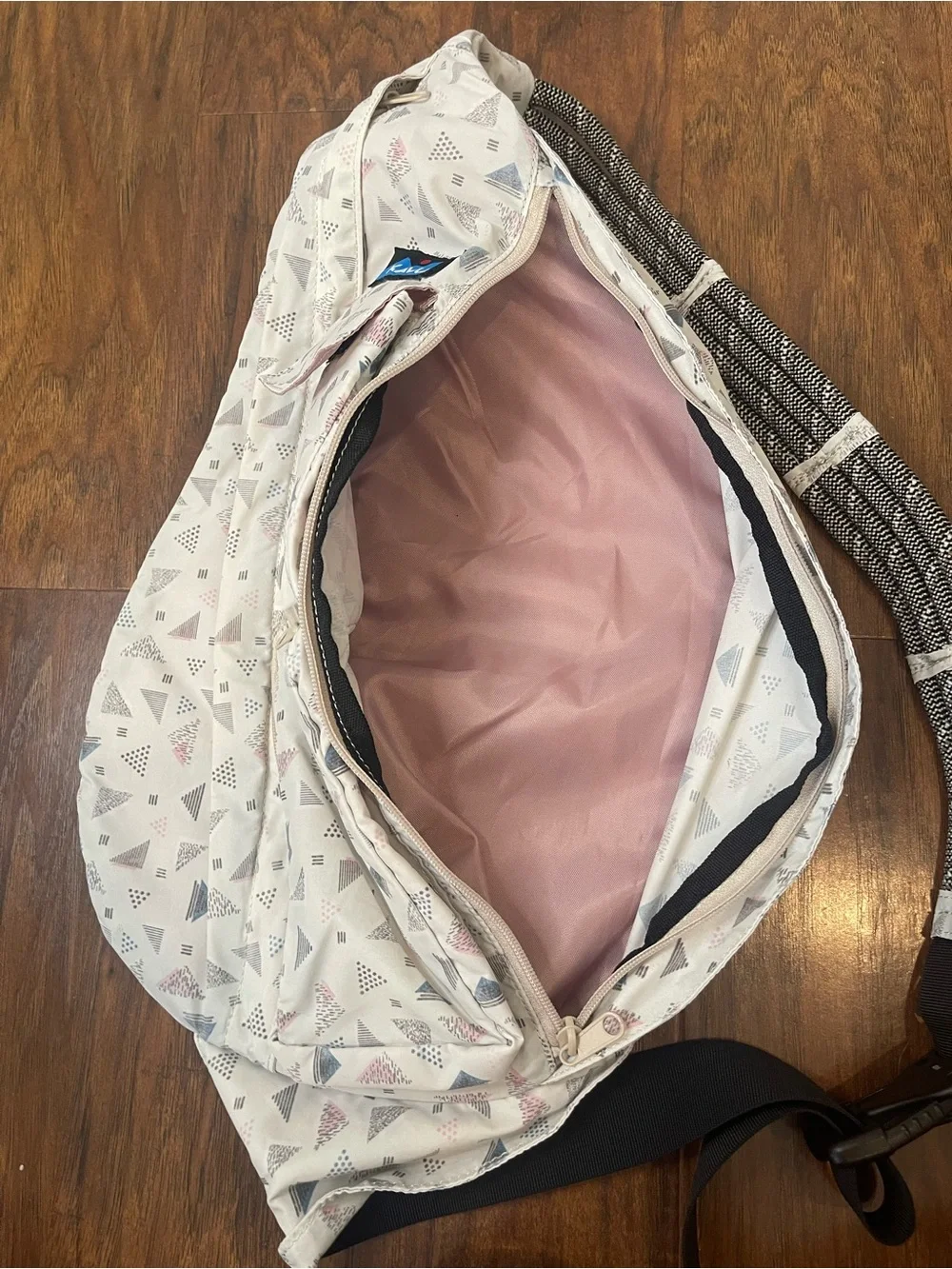 KAVU Original Rope Sling Bag Triparty Geometric Triangle Print Crossbody